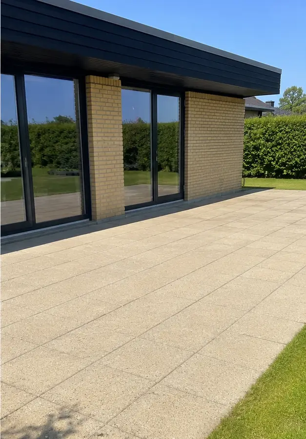 Efter: Betonfliser på terrasse