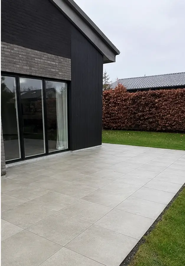 Efter: Store betonfliser