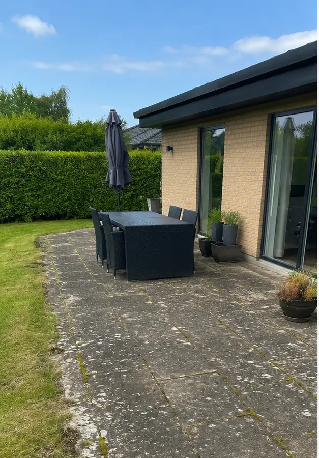 Før: Betonfliser på terrasse